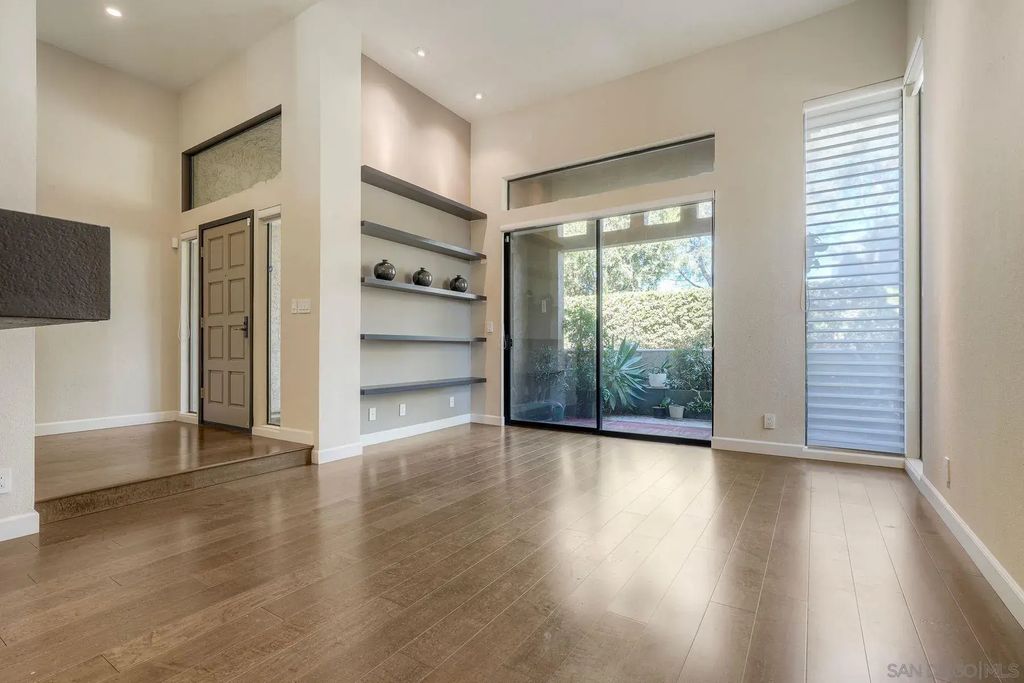 4349 Nobel Dr 143, La Jolla