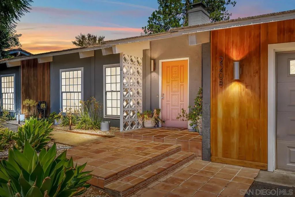 2208 Sunset Drive, Escondido