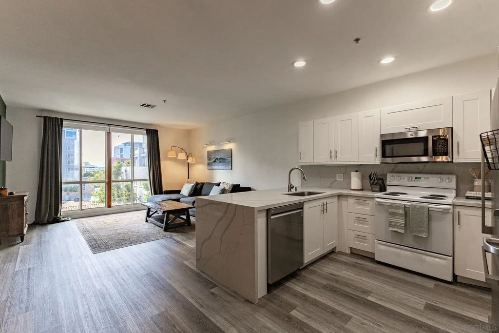 1501 Front St 302, Downtown (DT)