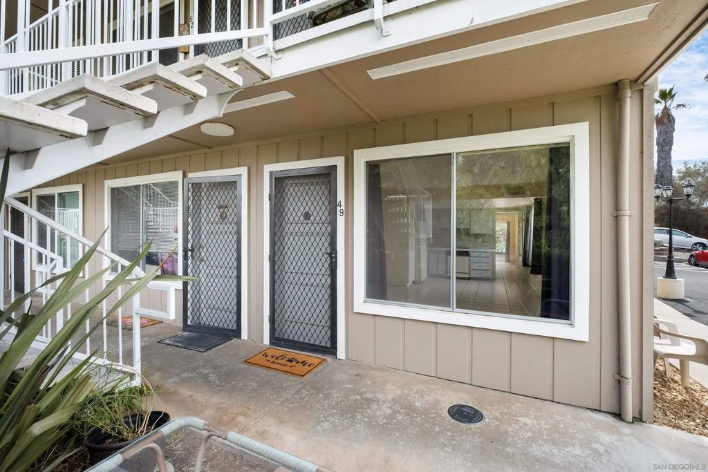 27707 Mountain Meadows Rd 49, Escondido