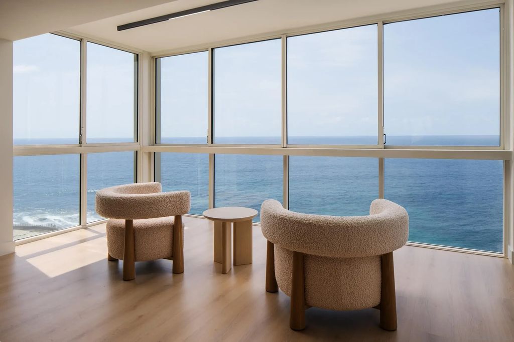 939 Coast 17d, La Jolla