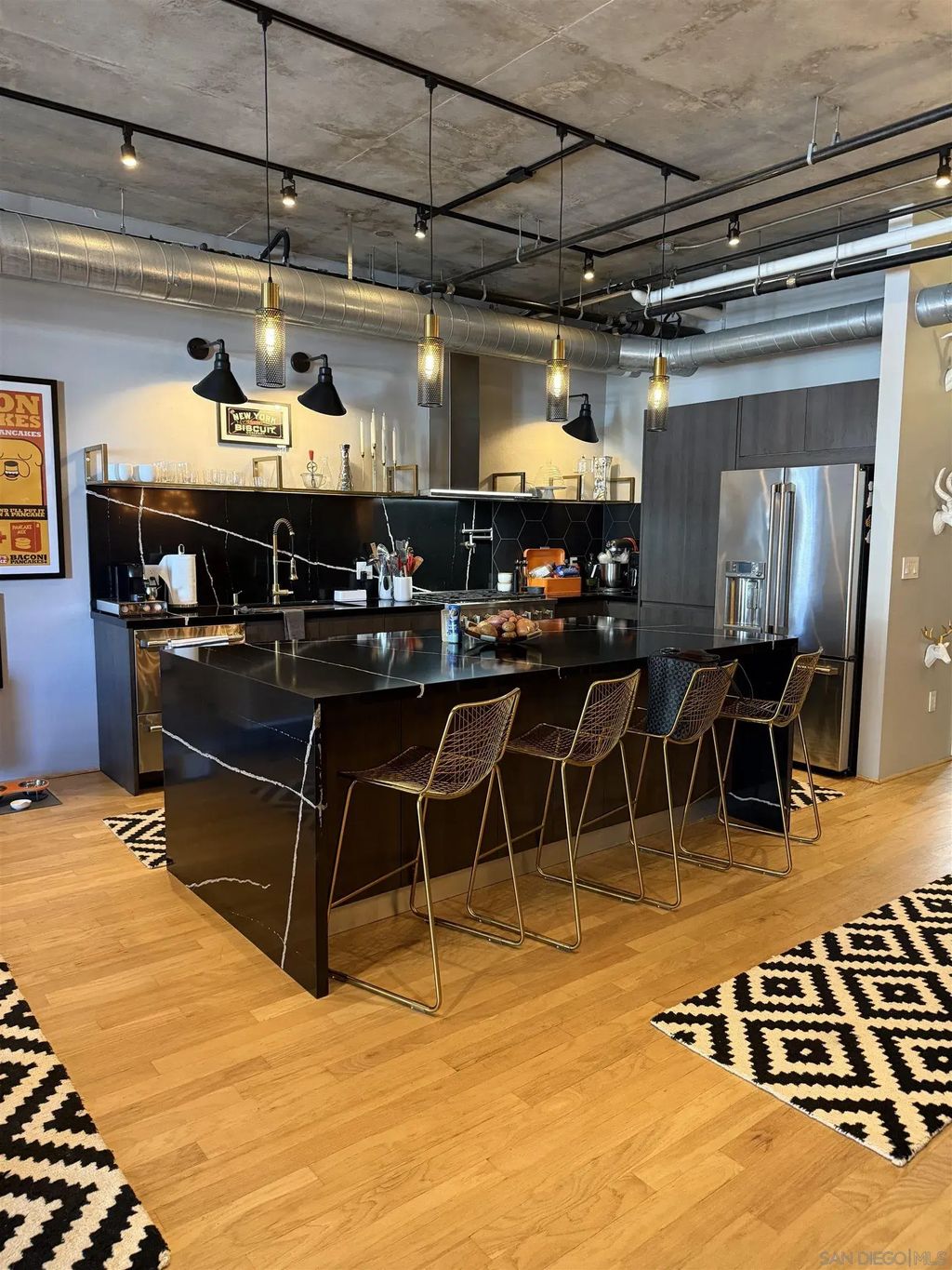 877 Island 205, East Village (400)