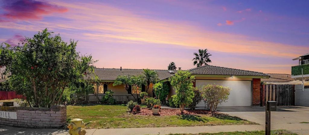 1661 Oak Hill Dr., Escondido
