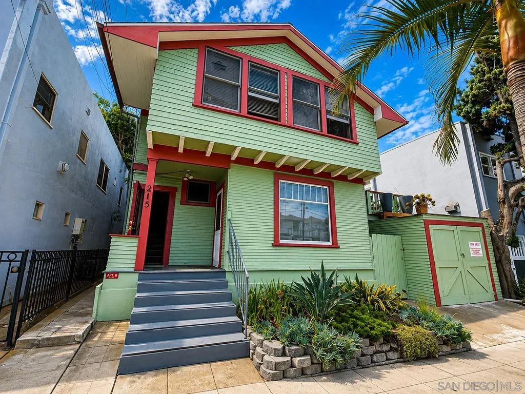 215 Spruce Street, HILLCREST