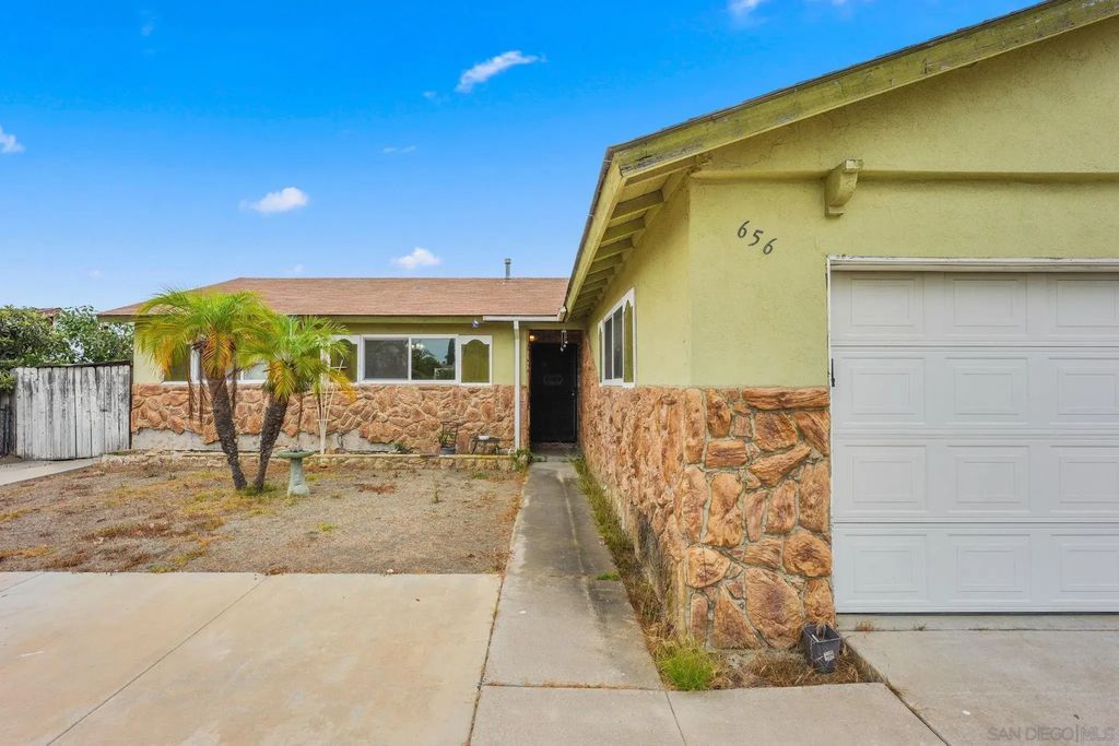 656 Flora Dr, Oceanside