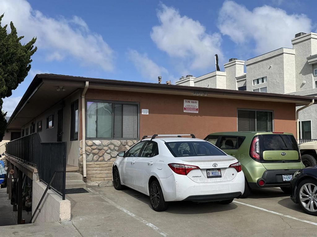 4826-4832 Santa Cruz Ave, 