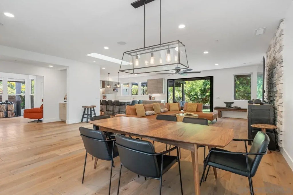 1180 Devonshire Dr, Encinitas