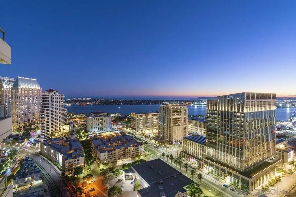 700 W E Street 2802, DOWNTOWN