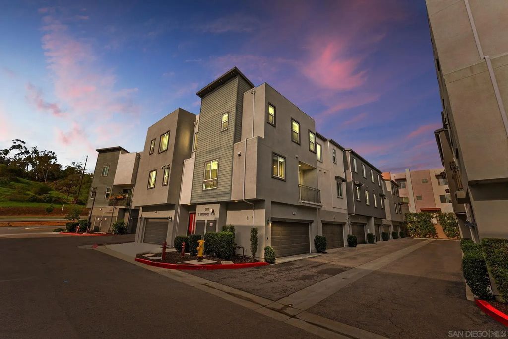 2532 S Escondido Blvd 204, Escondido