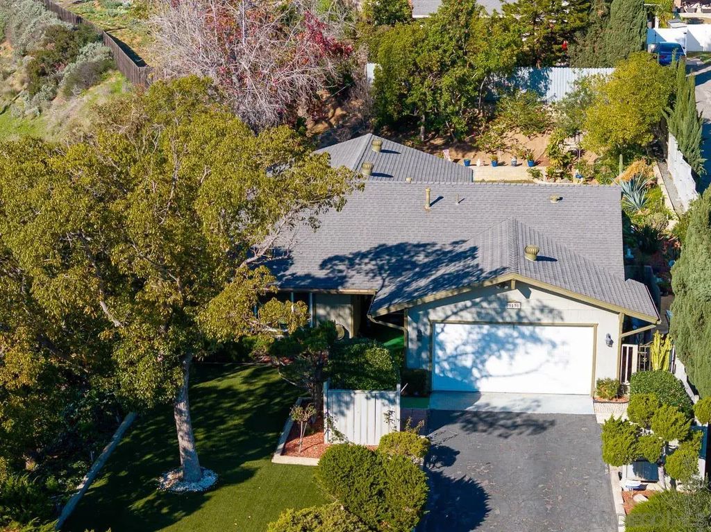 9130 Grossmont Boulevard, La Mesa