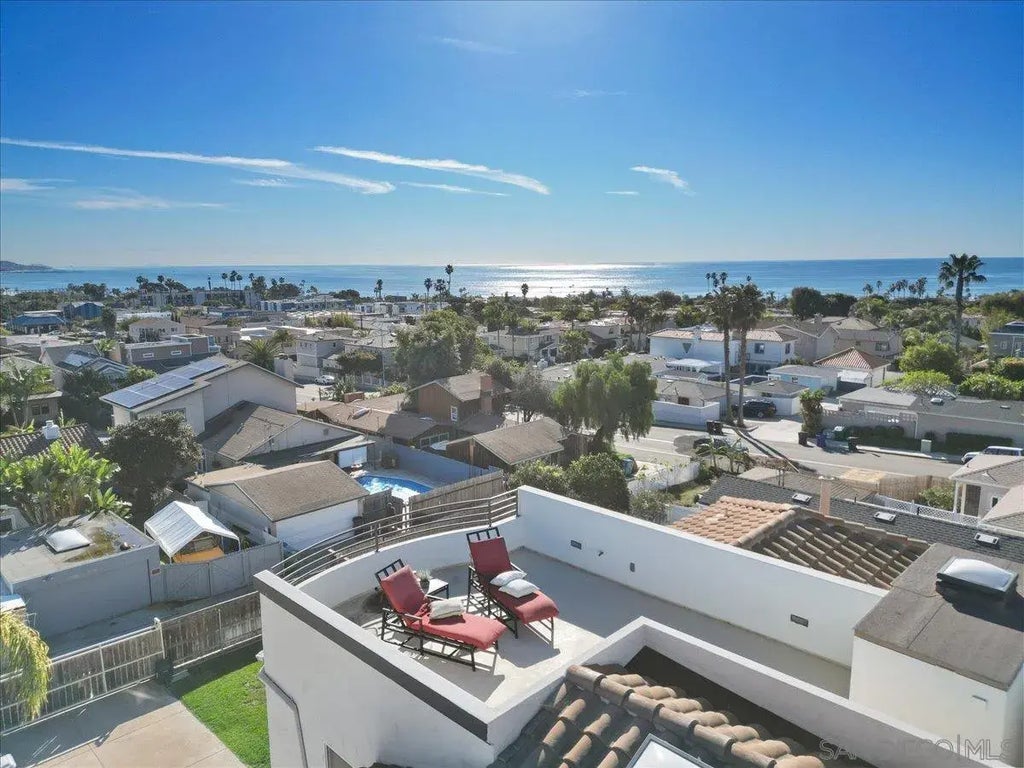 819 Van Nuys St, PACIFIC BEACH