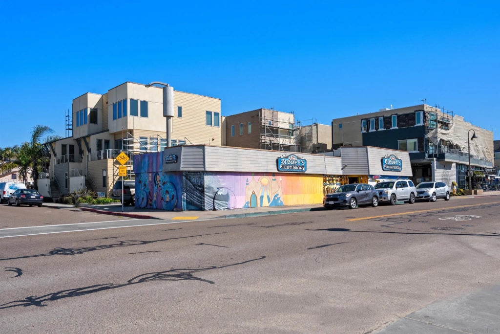 911 Seacoast Drive, Imperial Beach