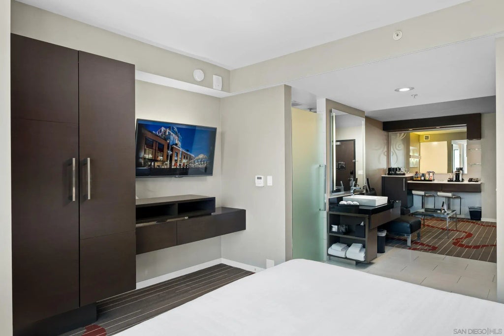 207 5th Ave 943, Downtown Area (DOWN)