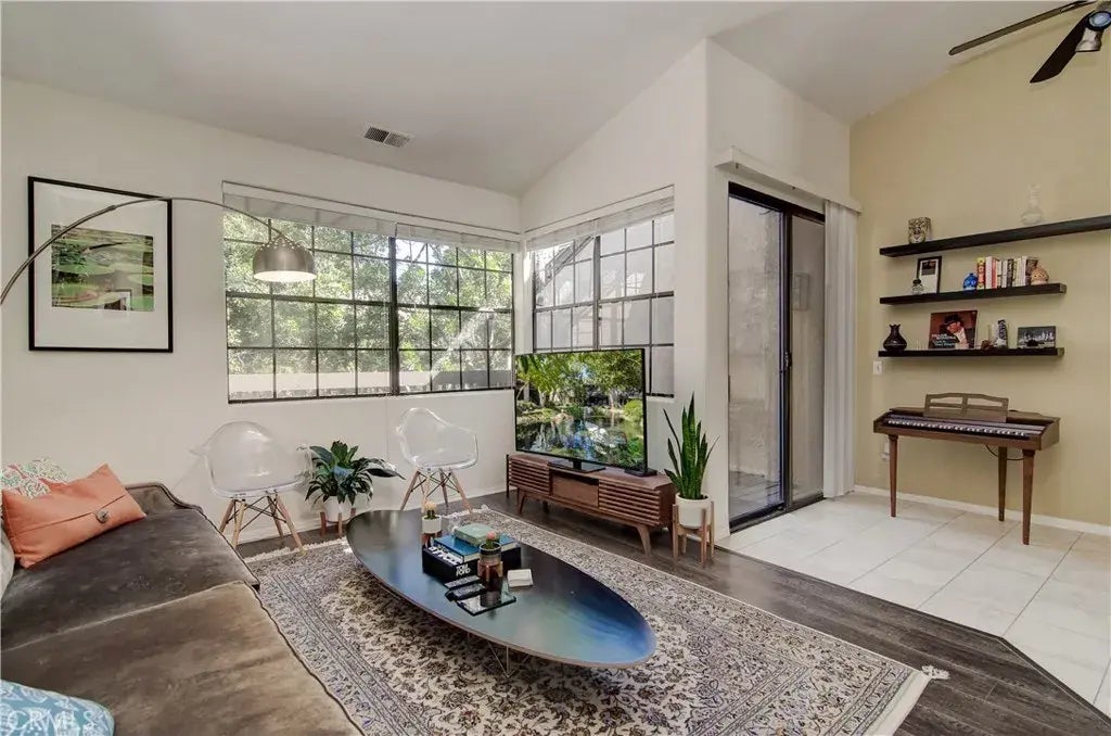 2526 W Macarthur Boulevard J, Santa Ana