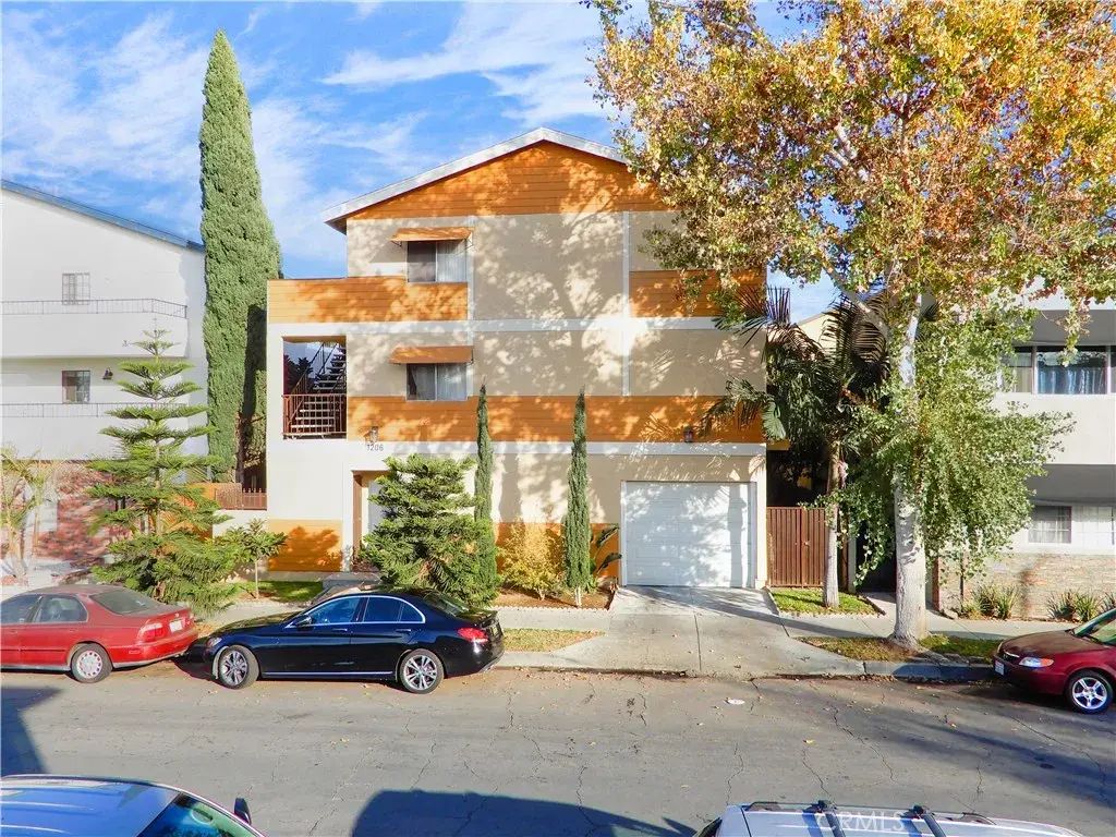 1206 Gladys Avenue, Long Beach