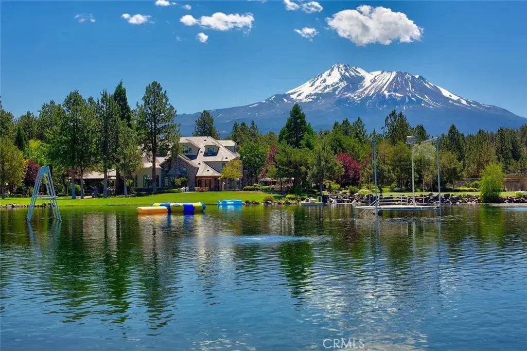 15733 Juniper Peak Road, Weed