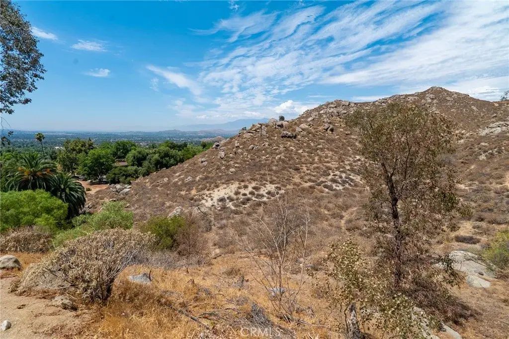 Rolling Ridge, Riverside