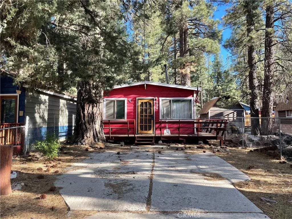 824 W Sherwood Boulevard, Big Bear City