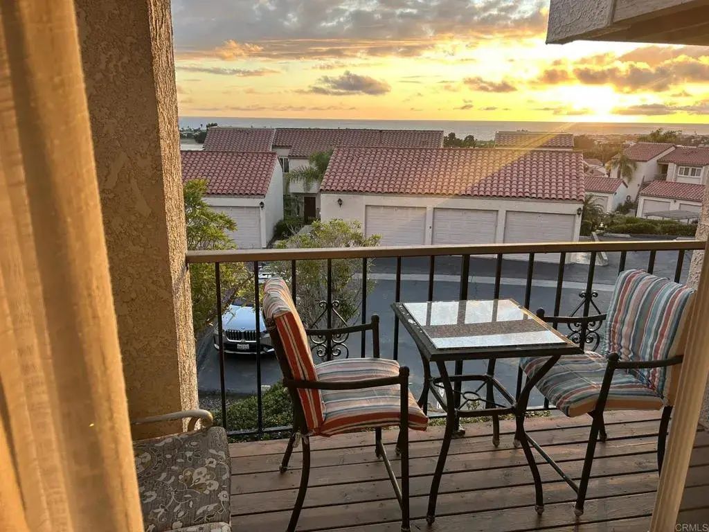 6677 Paseo Del Norte, Carlsbad
