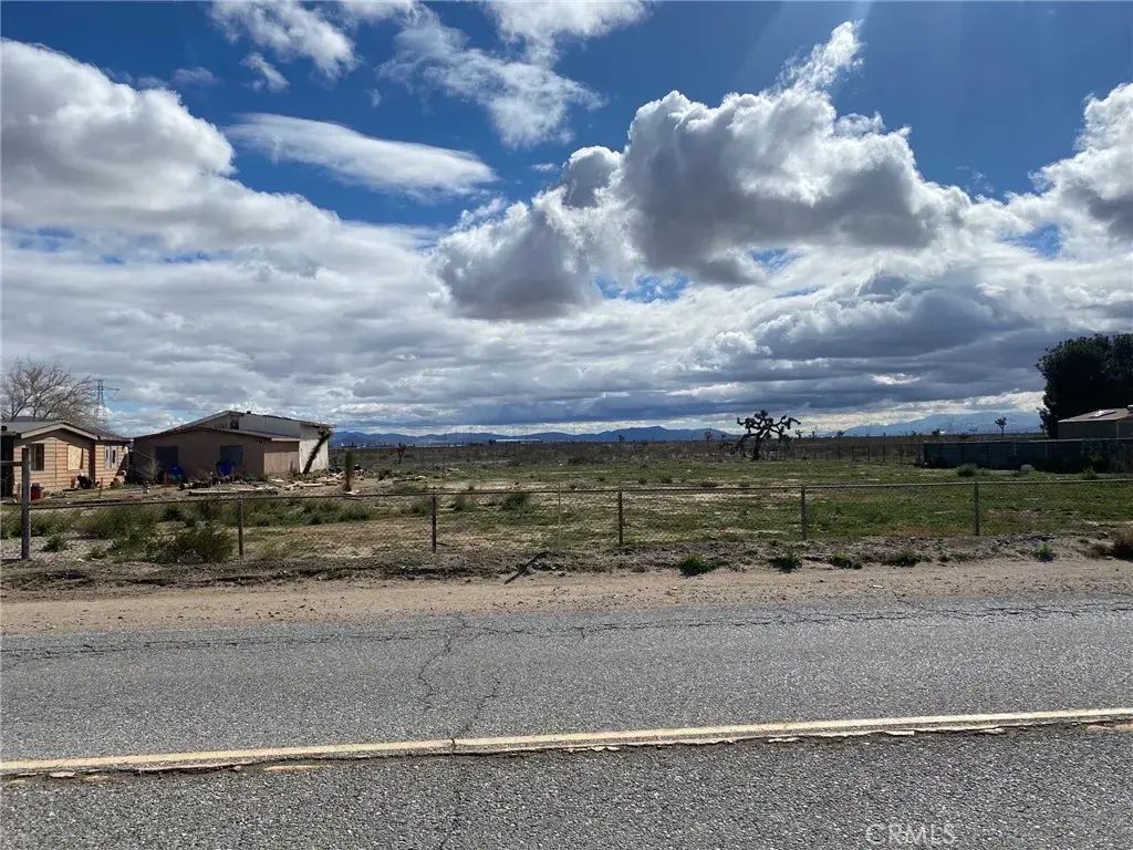 Bellflower, Adelanto