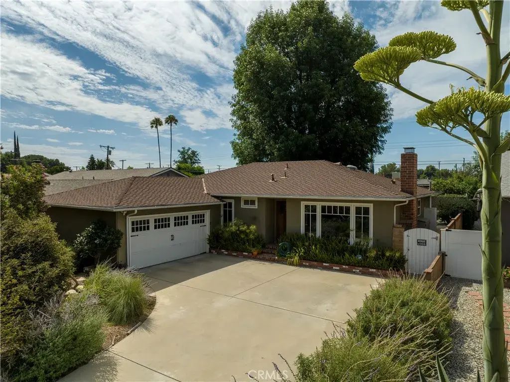 20200 Acre Street, Winnetka