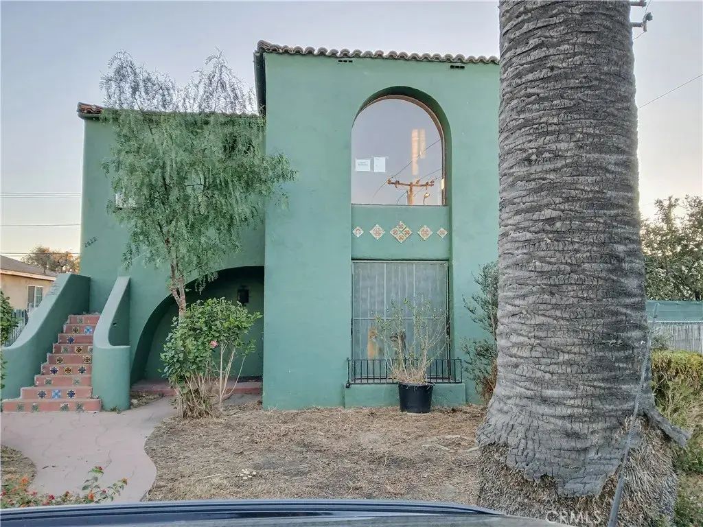 2620 Fashion Avenue, Long Beach