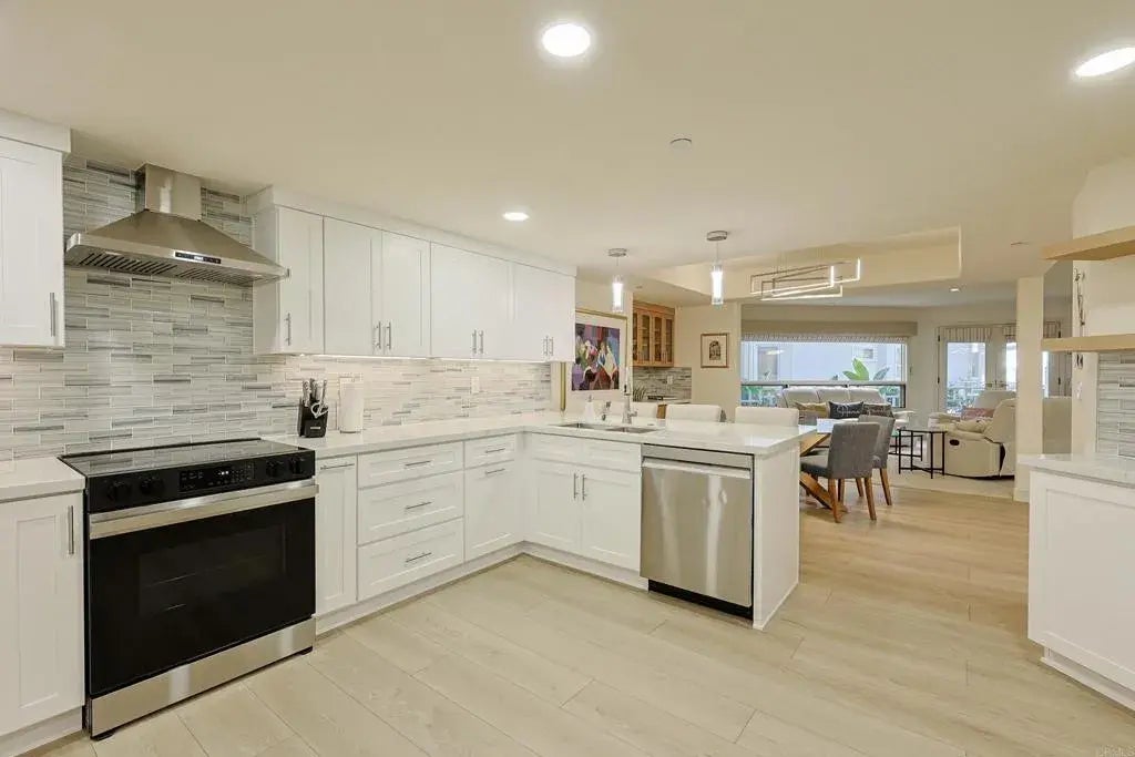 Photo of Listing #PTP2306215