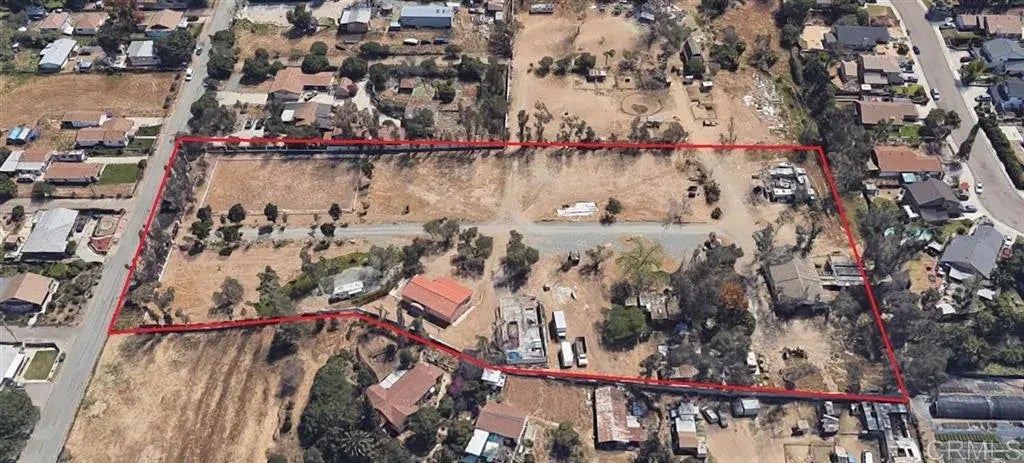 9061 Avocado St, Spring Valley