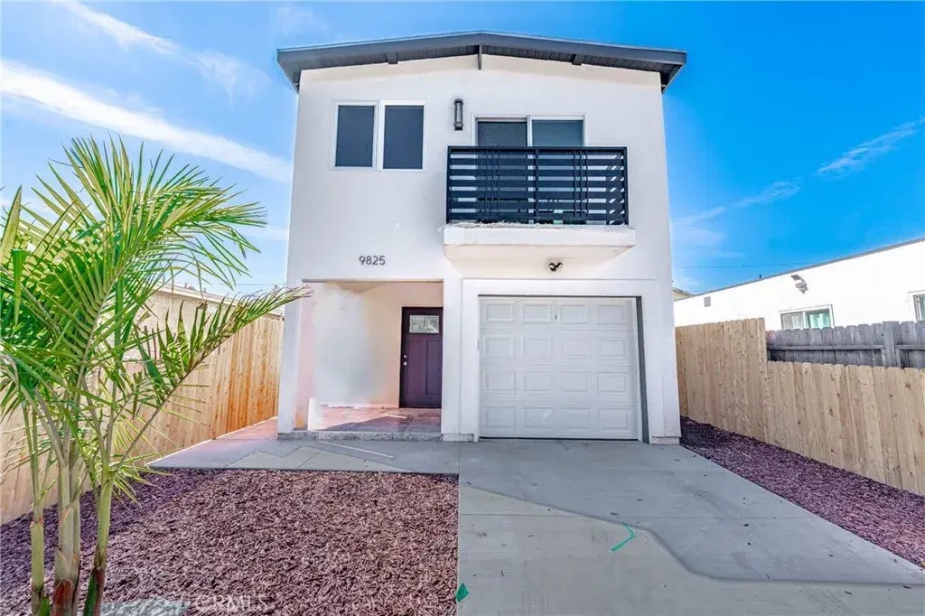 9825 Wilmington Avenue, Los Angeles