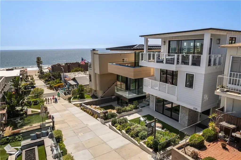 229 25th Street, Manhattan Beach