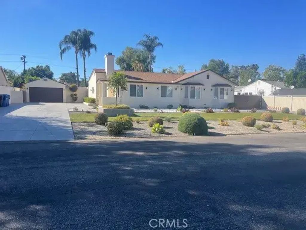5835 Topeka Drive, Tarzana