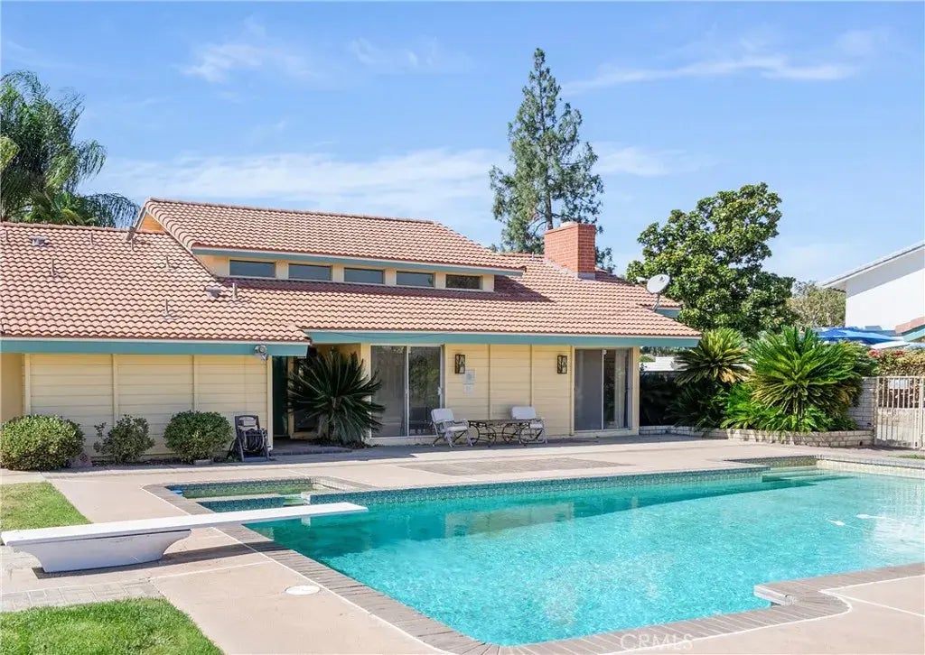 1585 Country Club Drive, Riverside