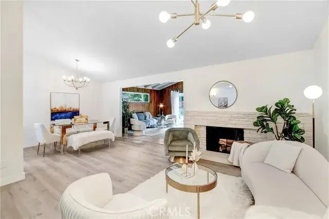 8542 Lurline Avenue, Winnetka