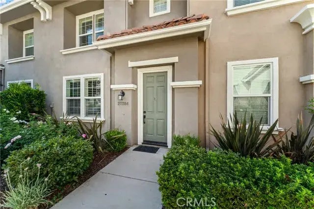 27284 Riverview Lane, Valencia