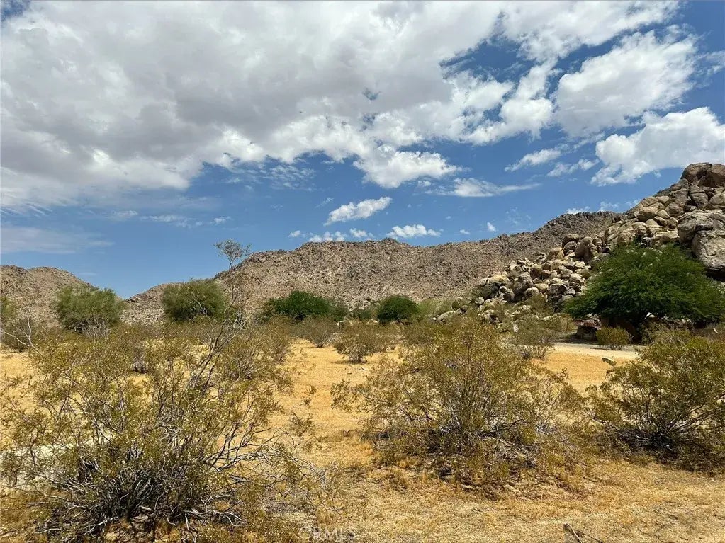 Waalew, Apple Valley