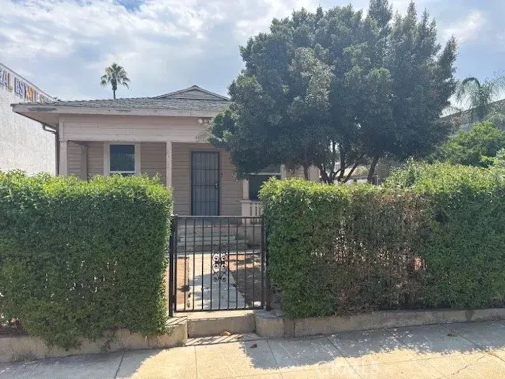 115 N Victoria Avenue, Corona