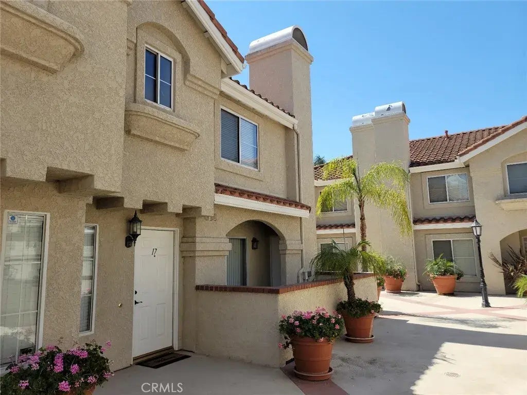 201 Laurel Avenue 17, Brea