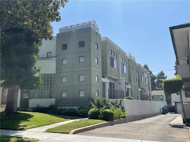 1432 Barrington Way 108, Glendale