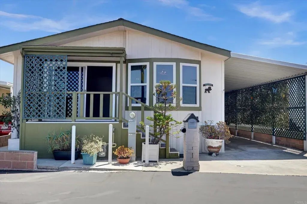 15 Oriole Lane, Oceanside