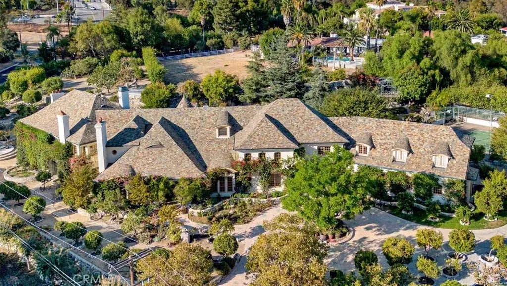 11030 Winnetka Avenue, Chatsworth