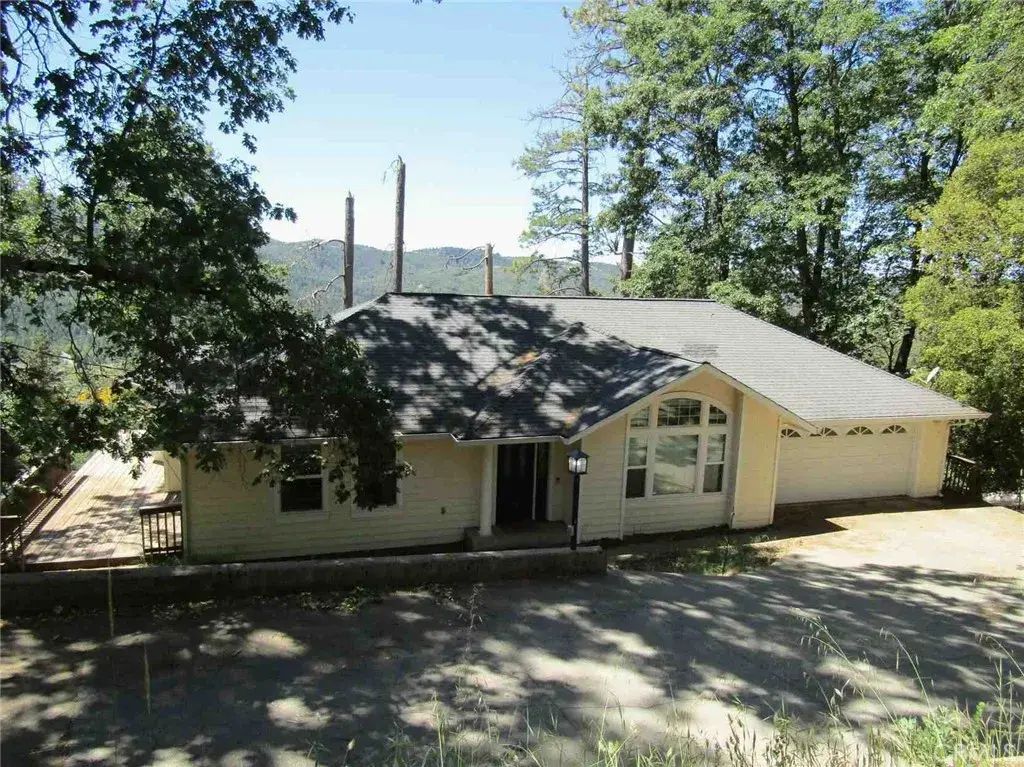 9541 Fox Drive, Cobb