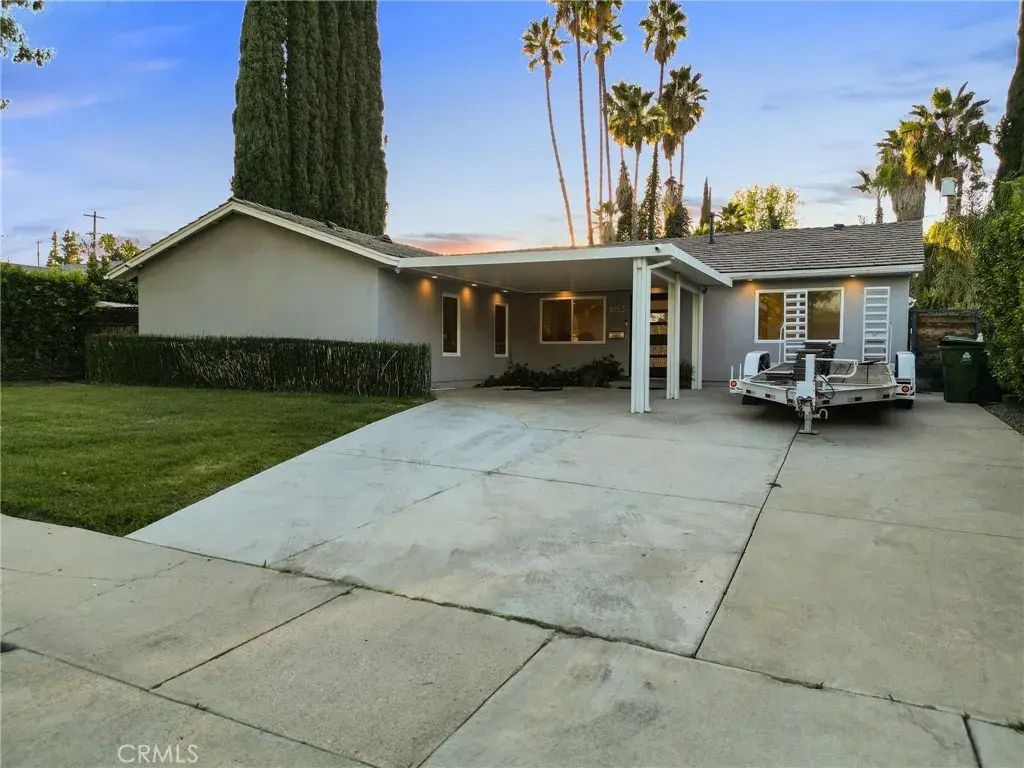 6153 Debs Avenue, Woodland Hills