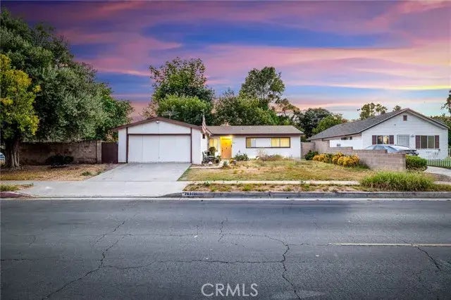 7631 Vanalden Avenue, Reseda