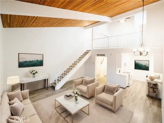 5460 White Oak Avenue E323, Encino