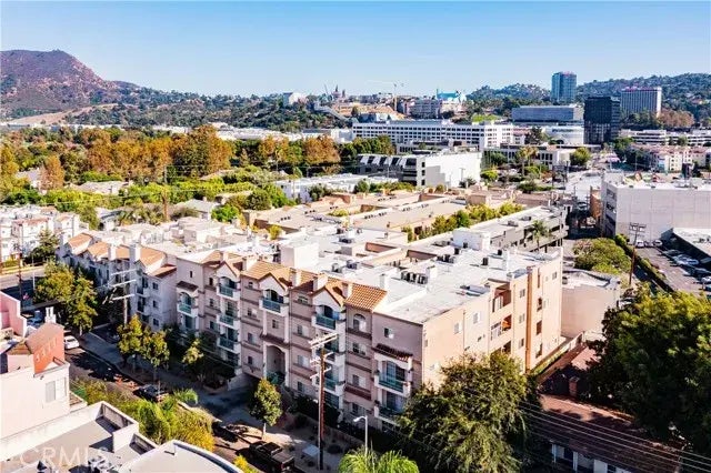 10626 Valley Spring Lane 403, Toluca Lake