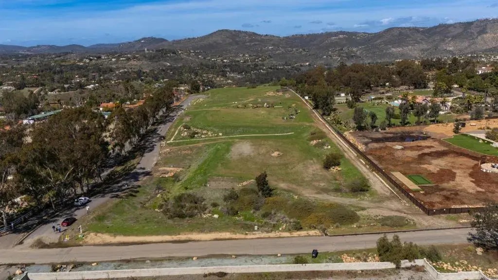 & Camino Lima Parcel 33, 