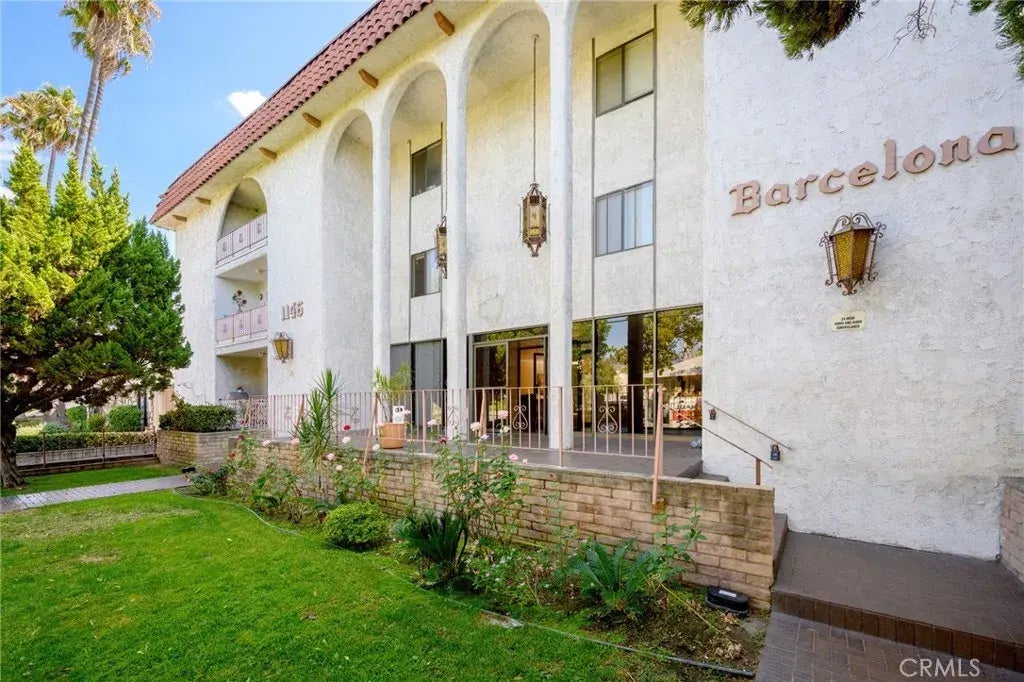 1146 E Lexington Drive 214, Glendale