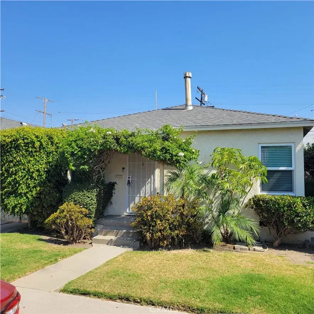 176 Saint Joseph Avenue, Long Beach