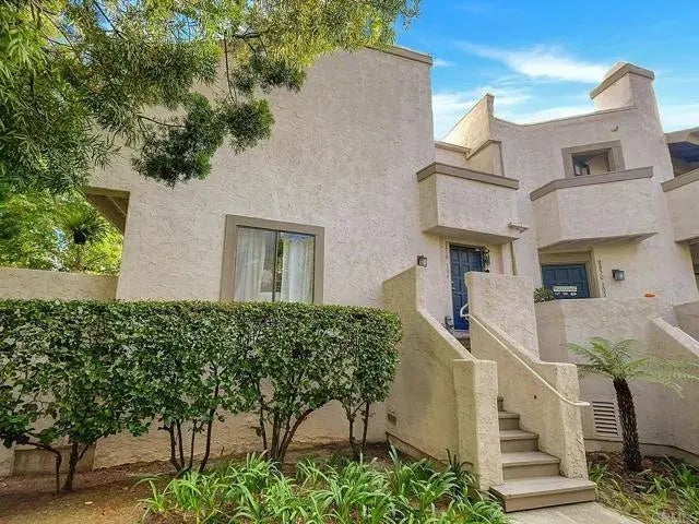 8450 Via Sonoma 104, La Jolla