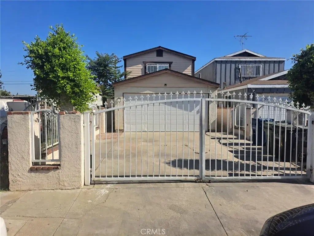 2445 E 115th Place, Los Angeles